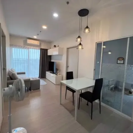 Rent this 2 bed apartment on Ratchadaphisek Road in Thon Buri District, 10600