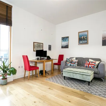 Rent this 1 bed apartment on O-Central in Crampton Street, London