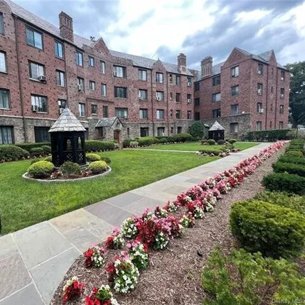 Rent this 1 bed condo on 914 Wynnewood Road in Village of Pelham Manor, NY 10803