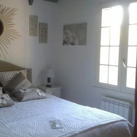 Rent this 1 bed townhouse on Route de Lagnes in 84800 Saumane-de-Vaucluse, France