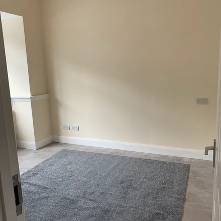 Rent this 4 bed apartment on Edinburgh Street in Belfast, BT9 7EJ