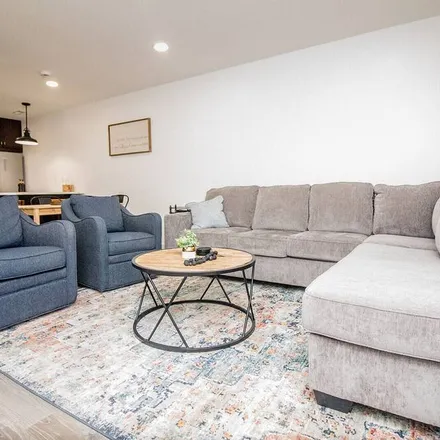 Rent this 3 bed condo on Manhattan