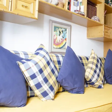 Rent this 3 bed room on Calle de Guzmán el Bueno in 39, 28015 Madrid