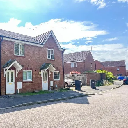 Rent this 2 bed duplex on Whernside Drive in North Hertfordshire, SG1 6HW