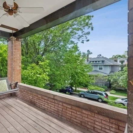 Image 6 - 1228 West Glenlake Avenue, Chicago, IL 60660, USA - House for sale