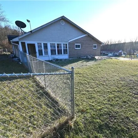 Image 5 - 16668 Valley Drive, Calcutta, Columbiana County, OH 43920, USA - House for sale