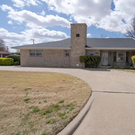 Buy this 4 bed house on 2801 North Duncan Street in Pampa, TX 79065