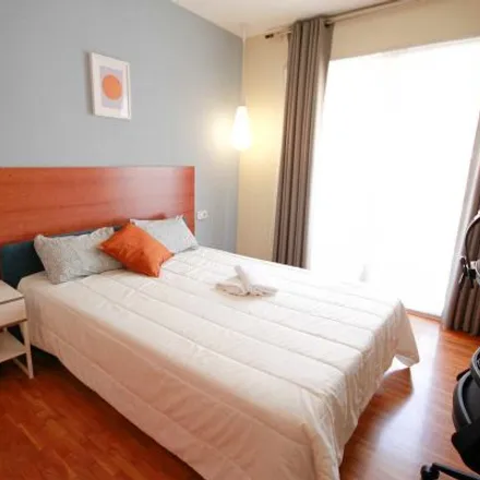 Rent this 3 bed room on Carrer de Girona in 151-153, 08037 Barcelona