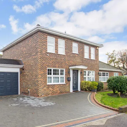 Buy this 5 bed house on Crozier Drive in London, CR2 8DX