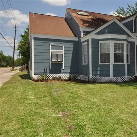 Rent this 3 bed house on 616 Jackson Avenue in Pasadena, TX 77506