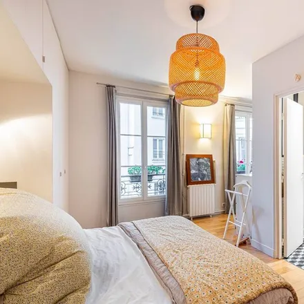 Rent this 3 bed apartment on Paris