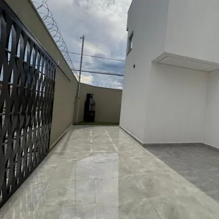 Buy this 2 bed house on Rua das Juritis in Cidade Jardim, Uberlândia - MG