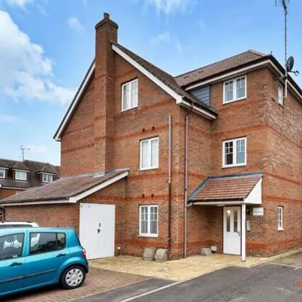 Rent this 2 bed room on Larchfield Road in Maidenhead, SL6 2SH