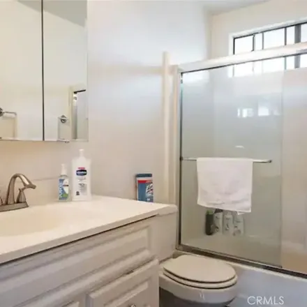 Rent this 1 bed apartment on 17th Court in Santa Monica, CA 90404