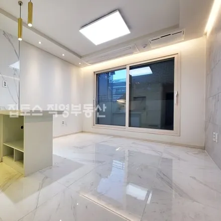 Rent this 2 bed apartment on 서울특별시 관악구 남현동 1054-41