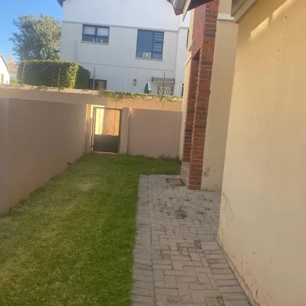 Image 4 - Broadacres, Valley Road, Maroeladal, Randburg, 2055, South Africa - Apartment for rent