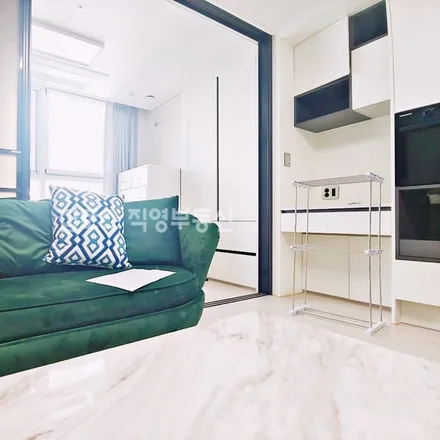 Rent this 1 bed apartment on 서울특별시 강남구 역삼동 823-33