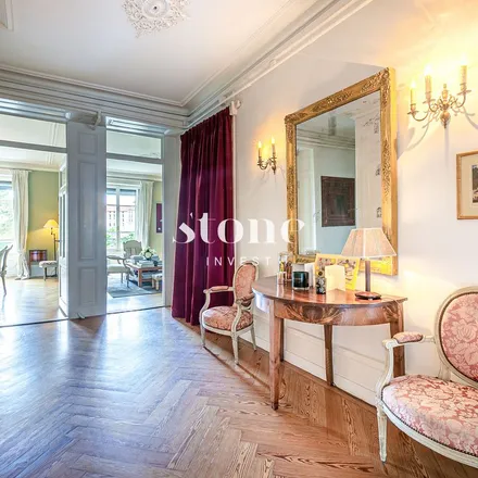 Rent this 6 bed apartment on Stand in Boulevard Georges-Favon, 1204 Geneva