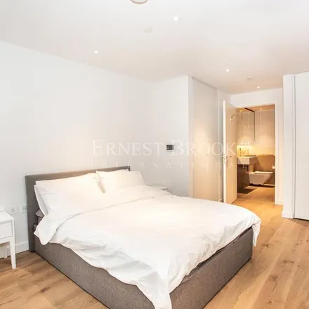 Rent this studio apartment on Odger Street in London, SW11 5AF