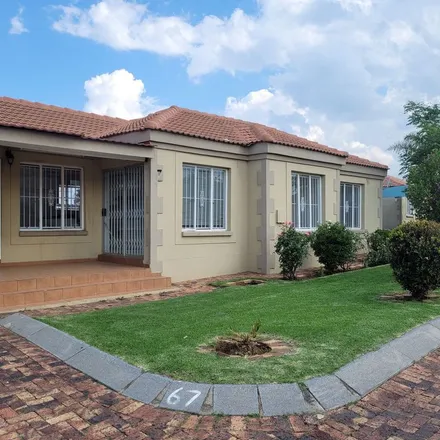 Rent this 3 bed apartment on Jenkins Place in Elandspark, Johannesburg