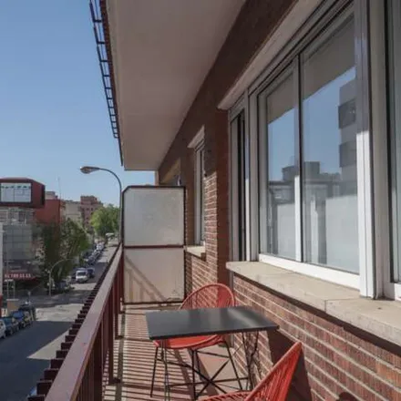 Image 5 - Calle de Albasanz, 36, 28037 Madrid, Spain - Apartment for rent
