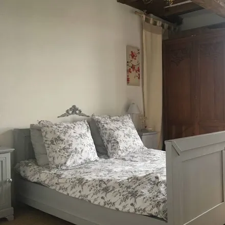 Rent this 2 bed townhouse on 49350 Saint-Clément-des-Levées