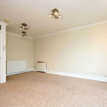 Rent this 3 bed apartment on Cleveden Place in Glasgow, G12 0HG