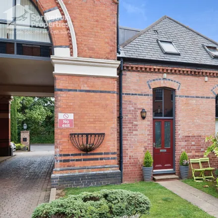 Buy this studio house on Highcroft Villas