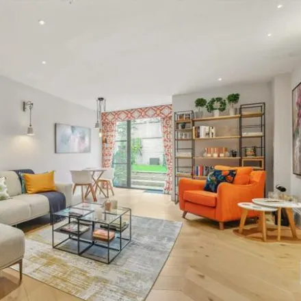 Image 3 - 11 Ropemakers Fields, London, E14 8BX, United Kingdom - Duplex for sale