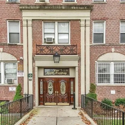 Rent this studio house on 1 South Broadway in City of White Plains, NY 10601