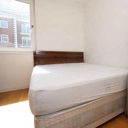 Rent this studio house on 20 Ivor Place in London, NW1 6EU