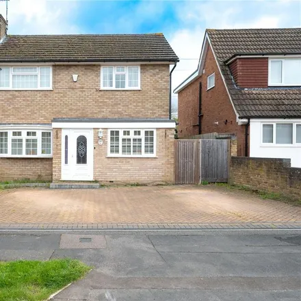 Rent this 4 bed house on The Meads in Bricket Wood, AL2 3QJ