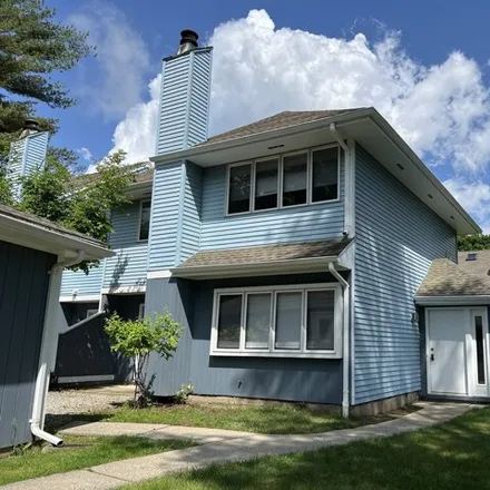 Rent this 2 bed townhouse on 139 W Grayling Ln Unit 139 in Suffield, Connecticut