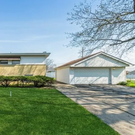 Image 1 - 117 Normandy Drive West, Chicago Heights, IL 60411, USA - House for sale