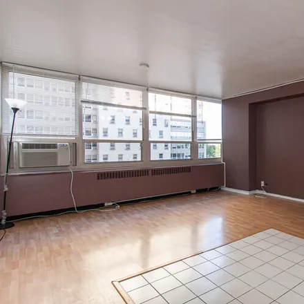 Rent this 1 bed apartment on 3950 N Lake Shore Dr