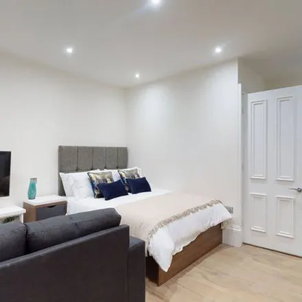 Rent this 1 bed apartment on Back Hyde Terrace in Leeds, LS2 9PJ