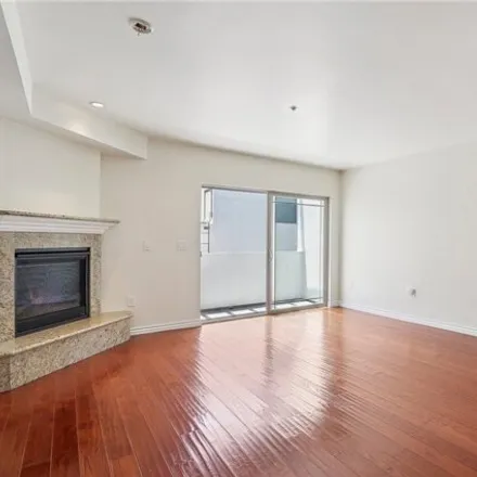 Image 5 - 4733 Elmwood Ave Apt 402, Los Angeles, California, 90004 - Condo for sale