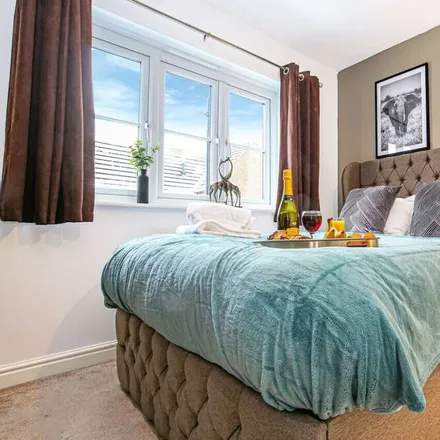Rent this 4 bed house on Deanshanger in MK19 6UZ, United Kingdom