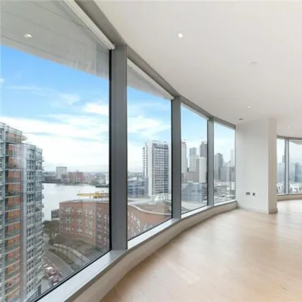 Rent this 3 bed room on Charrington Tower in 11 Biscayne Avenue, London