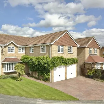 Buy this 5 bed house on Wendover Drive in Hinckley, LE10 1TZ
