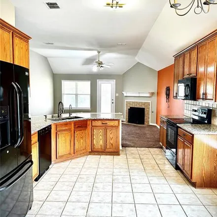 Image 5 - 1399 Oakridge Drive, Euless, TX 76040, USA - Apartment for rent