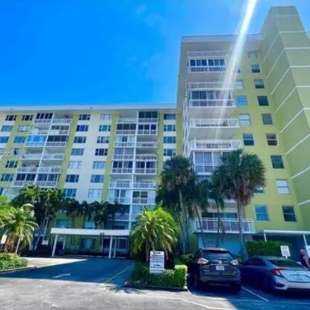 Buy this 1 bed condo on 4276 Hillcrest Drive in Hollywood, FL 33021