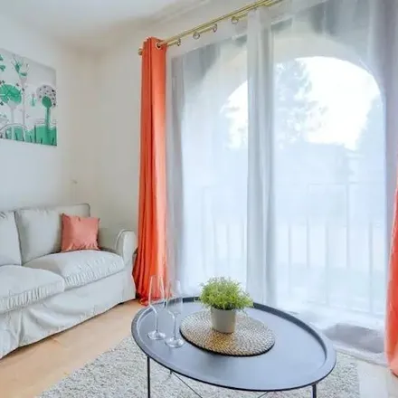 Rent this 1 bed apartment on 17 Rue de l'Arbre Sec in 77300 Fontainebleau, France