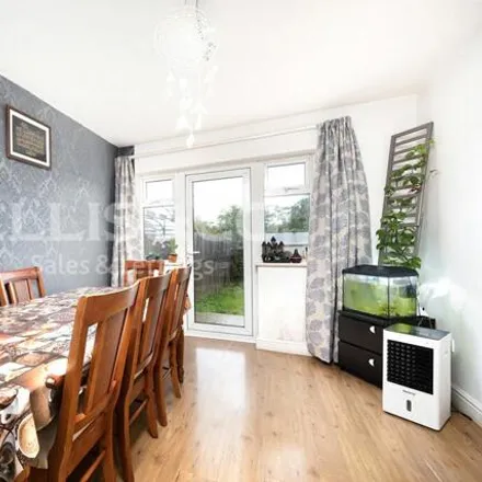 Image 3 - Aldridge Avenue, Queensbury, London, HA7 1DD, United Kingdom - Duplex for sale