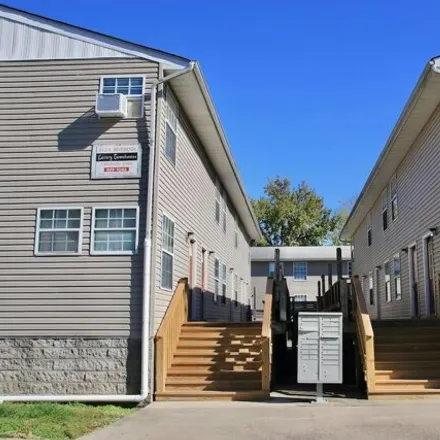 Buy this studio house on 549 South Beveridge Street in Carbondale, IL 62901