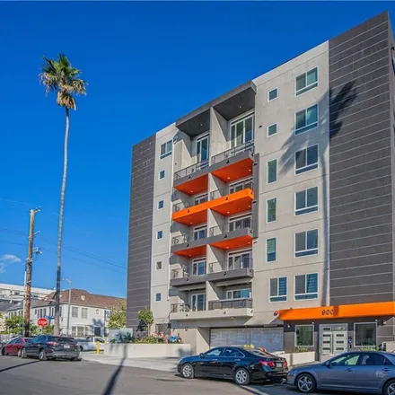 Rent this 3 bed condo on James M Wood & Catalina in James M Wood Boulevard, Los Angeles
