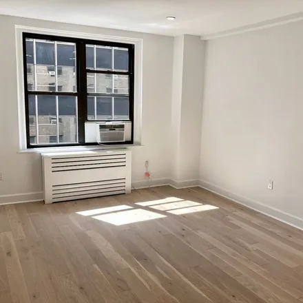 Image 4 - The Buchanan, 160 East 48th Street, New York, NY 10017, USA - Apartment for rent