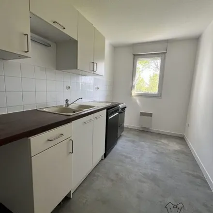 Rent this 3 bed apartment on 45 Chemin de l'Église de Montaudran in 31400 Toulouse, France