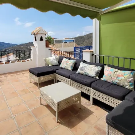 Rent this 2 bed townhouse on 29755 Canillas de Albaida