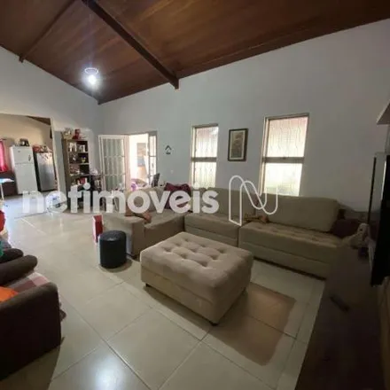 Buy this 5 bed house on Condomínio Ouro Vermelho 1 in Jardim Botânico - Federal District, 71680-379